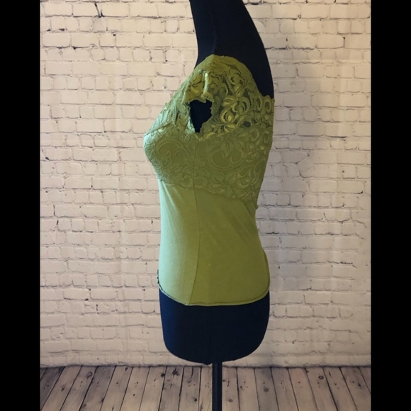 EUC Avenue of the Stars green top - Size Small - Picture 2 of 5